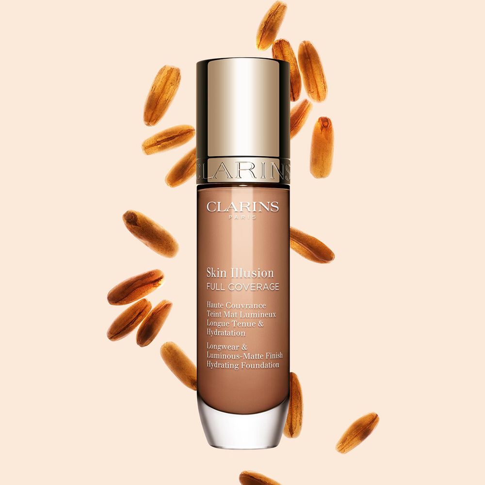 Clarins Skin Illusion Full Coverage con design elegante e packaging vivace: il fondotinta ideale per un incarnato naturale e uniforme.