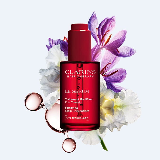 Siero Clarins per cuoio capelluto arricchito con zafferano ed estratti vegetali bio per la longevit&agrave; e la densit&agrave; dei capelli.