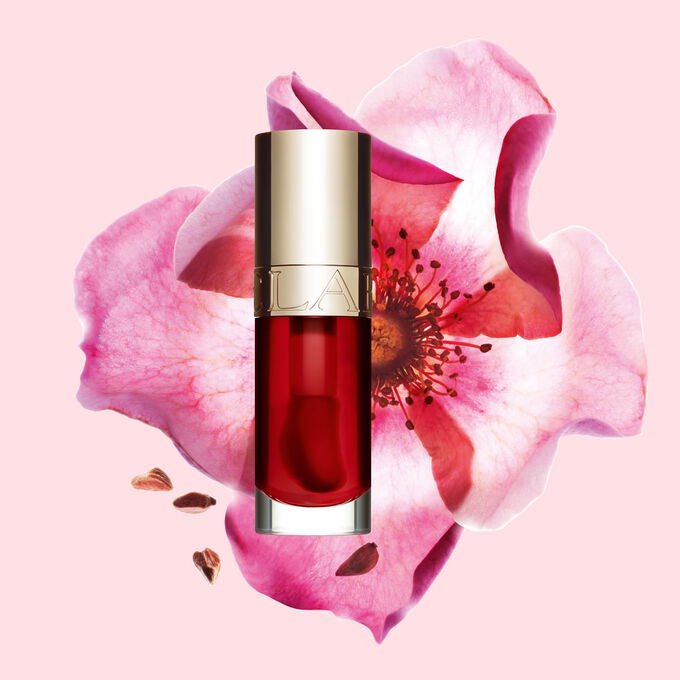 Lip Comfort Oil Clarins unisce un trattamento intensivo per le labbra e un finish lucido, per sublimare il tuo sorriso come un ricco olio labbra colorato.