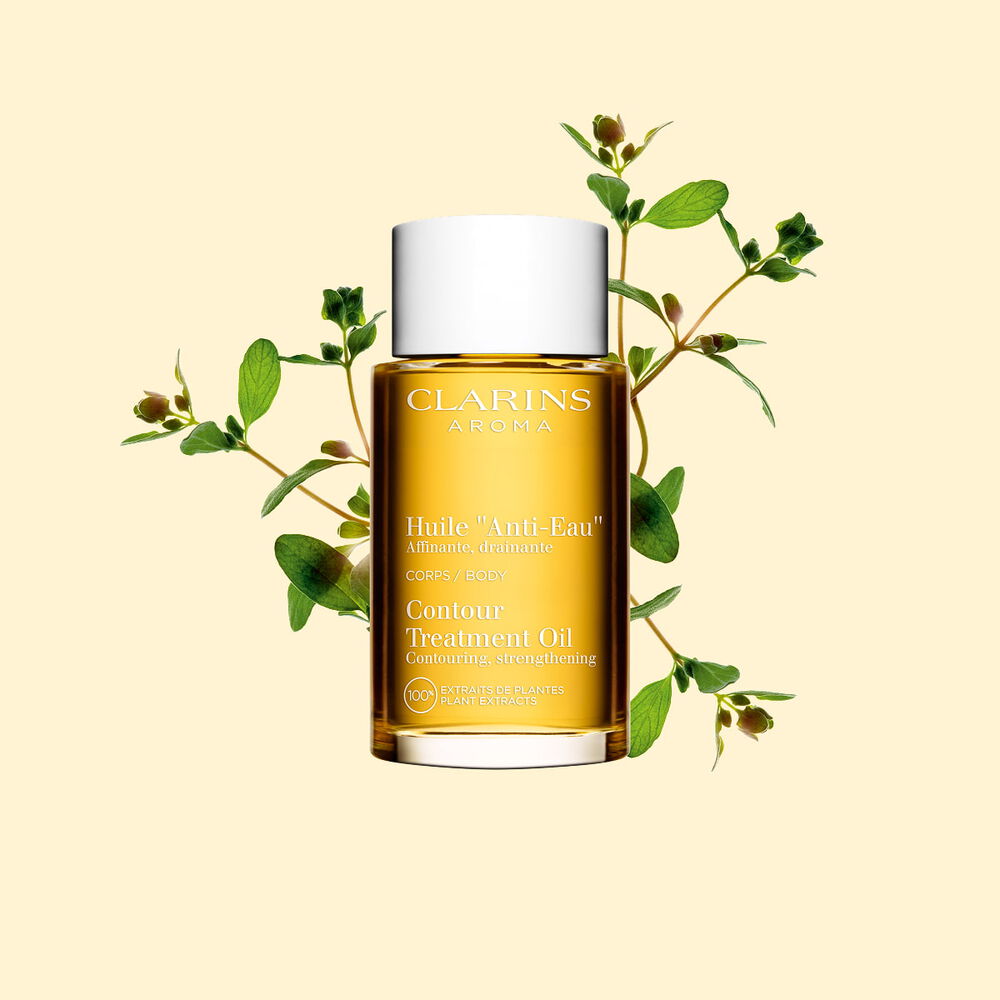 L&rsquo;Olio corpo Huile Anti-Eau Clarins si usa come un olio da massaggio per ridurre il gonfiore e contiene estratti vegetali puri per gambe leggere.