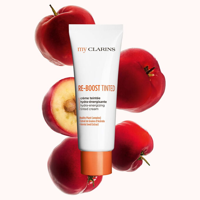 Packshot di una crema colorata energizzante e idratante con semi di acerola su sfondo azzurro.