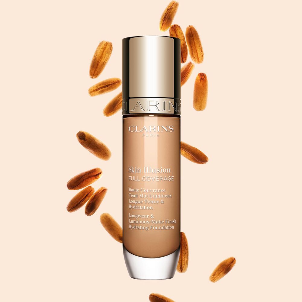 Clarins Skin Illusion Full Coverage con design elegante e packaging vivace: il fondotinta ideale per un incarnato naturale e uniforme.