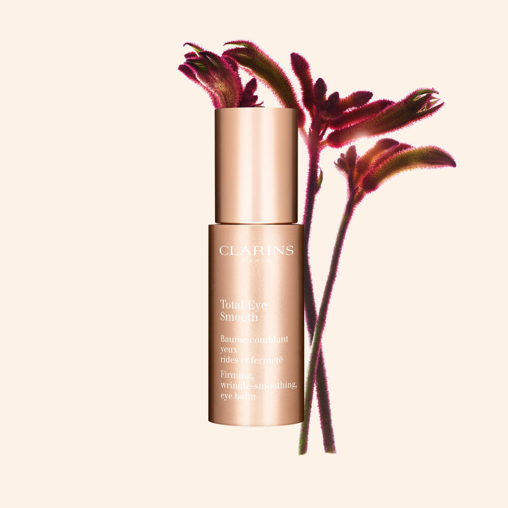 Clarins Total Eye Lift, balsamo rassodante per il contorno occhi con estratti vegetali bio per levigare e rassodare visibilmente la zona del contorno occhi.