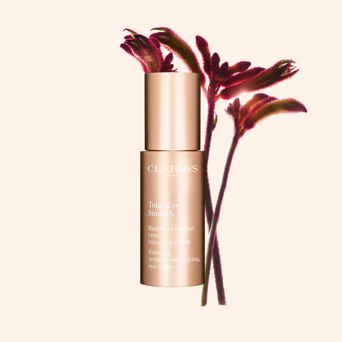 Clarins Total Eye Lift, balsamo rassodante per il contorno occhi con estratti vegetali bio per levigare e rassodare visibilmente la zona del contorno occhi.