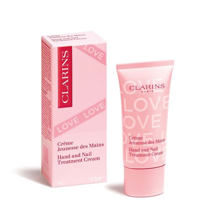 Packshot della crema mani della collezione Love in edizione limitata e della sua confezione, con un design elegante e un colore vibrante