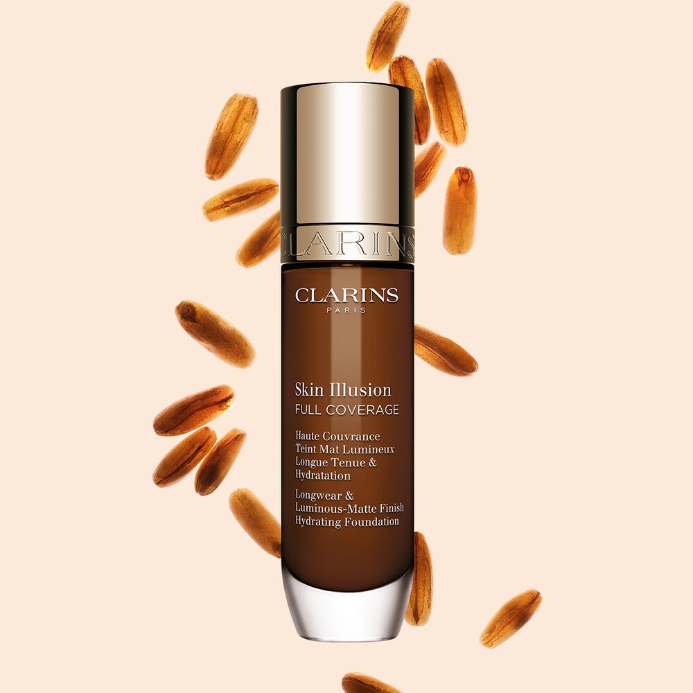 Clarins Skin Illusion Full Coverage con design elegante e packaging vivace: il fondotinta ideale per un incarnato naturale e uniforme.