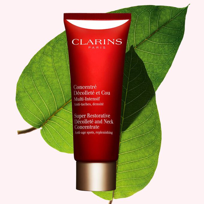 Multi-Intensive Concentrato Rivitalizzante Collo e D&eacute;collet&eacute; per attenuare le macchie scure e ridurre le rughe profonde, donando alla pelle un aspetto levigato.