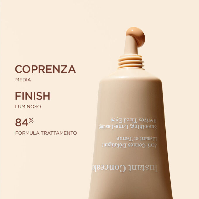 Packshot focus con texture. Coprenza media con finish luminoso e formula trattamento all&rsquo;84%.