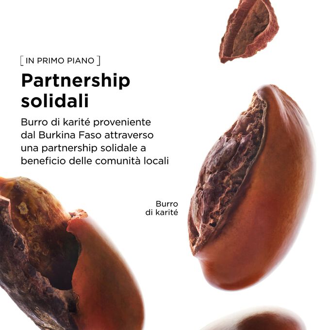 Clarins si approvvigiona di burro di karit&eacute; in modo responsabile e sostenibile per questa crema nutriente per le mani, sostenendo le comunit&agrave; locali.
