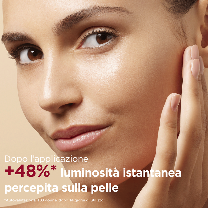 Tinted Oleo Serum results on skin with luminosity benefits