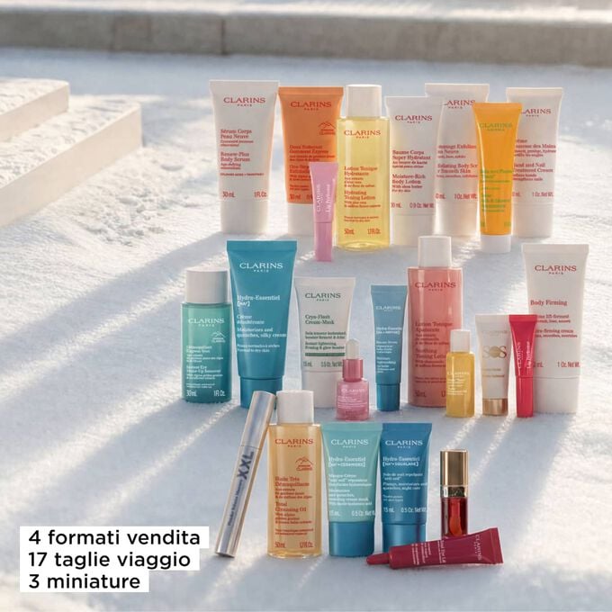 Calendario dell&rsquo;Avvento Beauty Clarins con 4 prodotti in formato vendita, 17 taglie viaggio e 3 miniature per un valore totale di 349 euro.