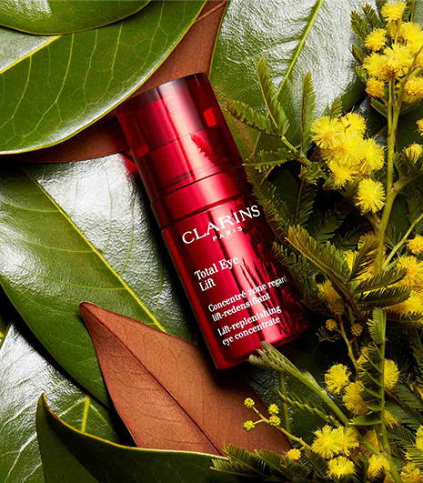 Total Eye Lift con sfondo naturale