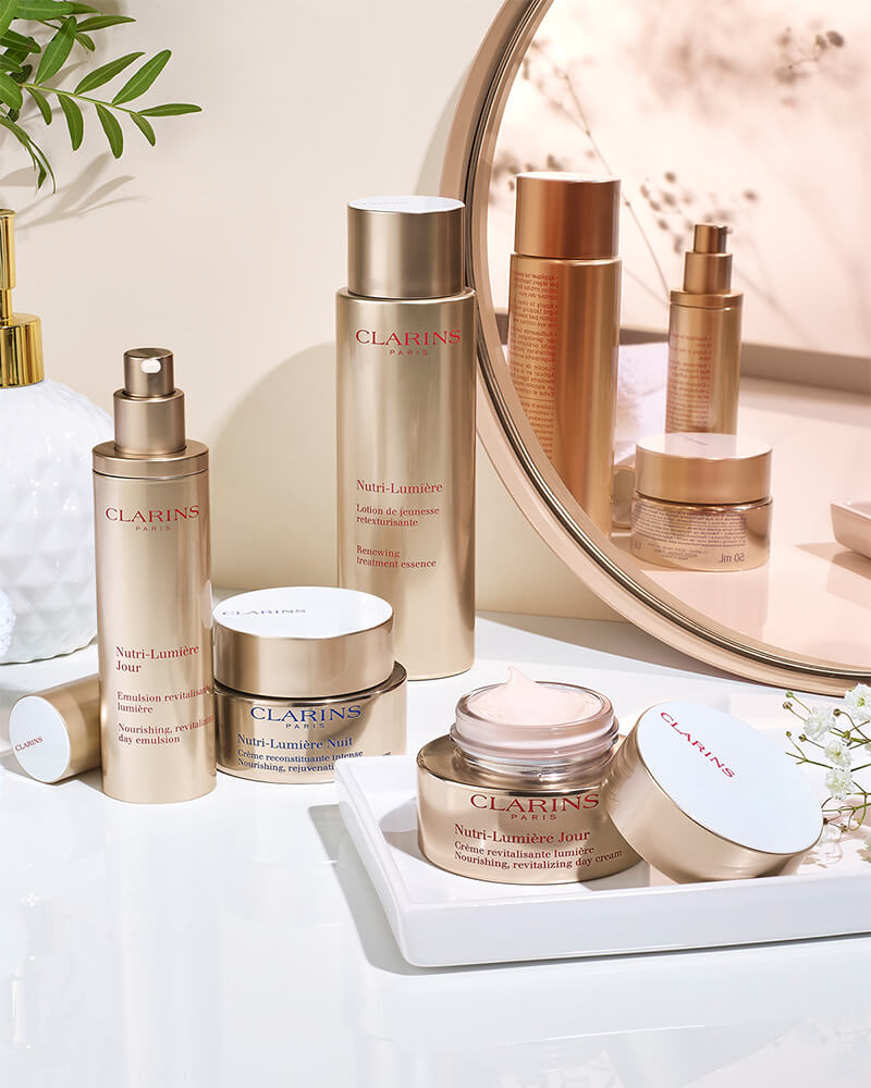 Quale innovazione Clarins restituisce luminosità alla pelle matura?