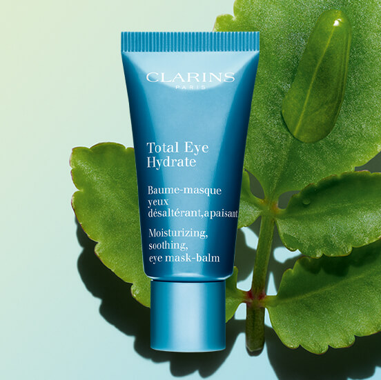 Total Eye Hydrate con sfondo naturale