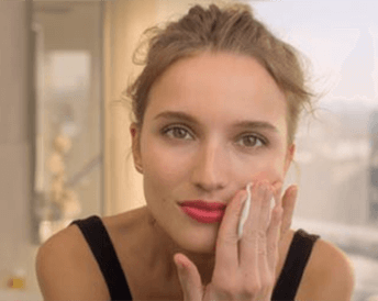 Come rimuovere il make-up labbra?